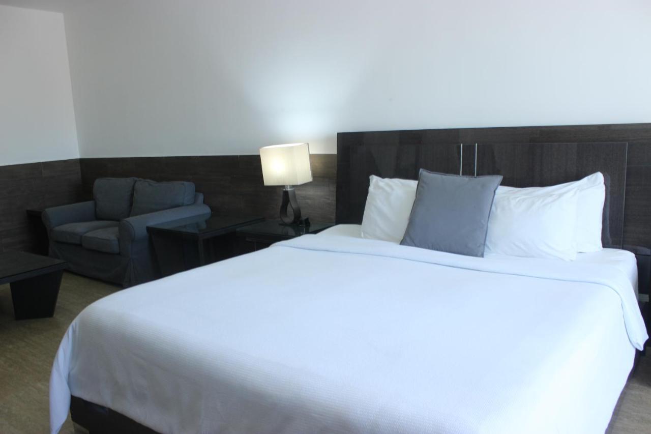 Beverly Hills: Hotel And Business Nuevo Cuscatlan Екстериор снимка