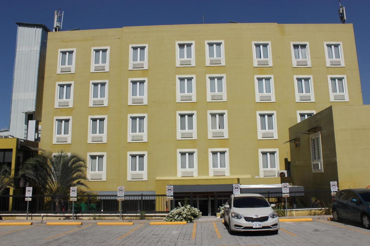 Beverly Hills: Hotel And Business Nuevo Cuscatlan Екстериор снимка