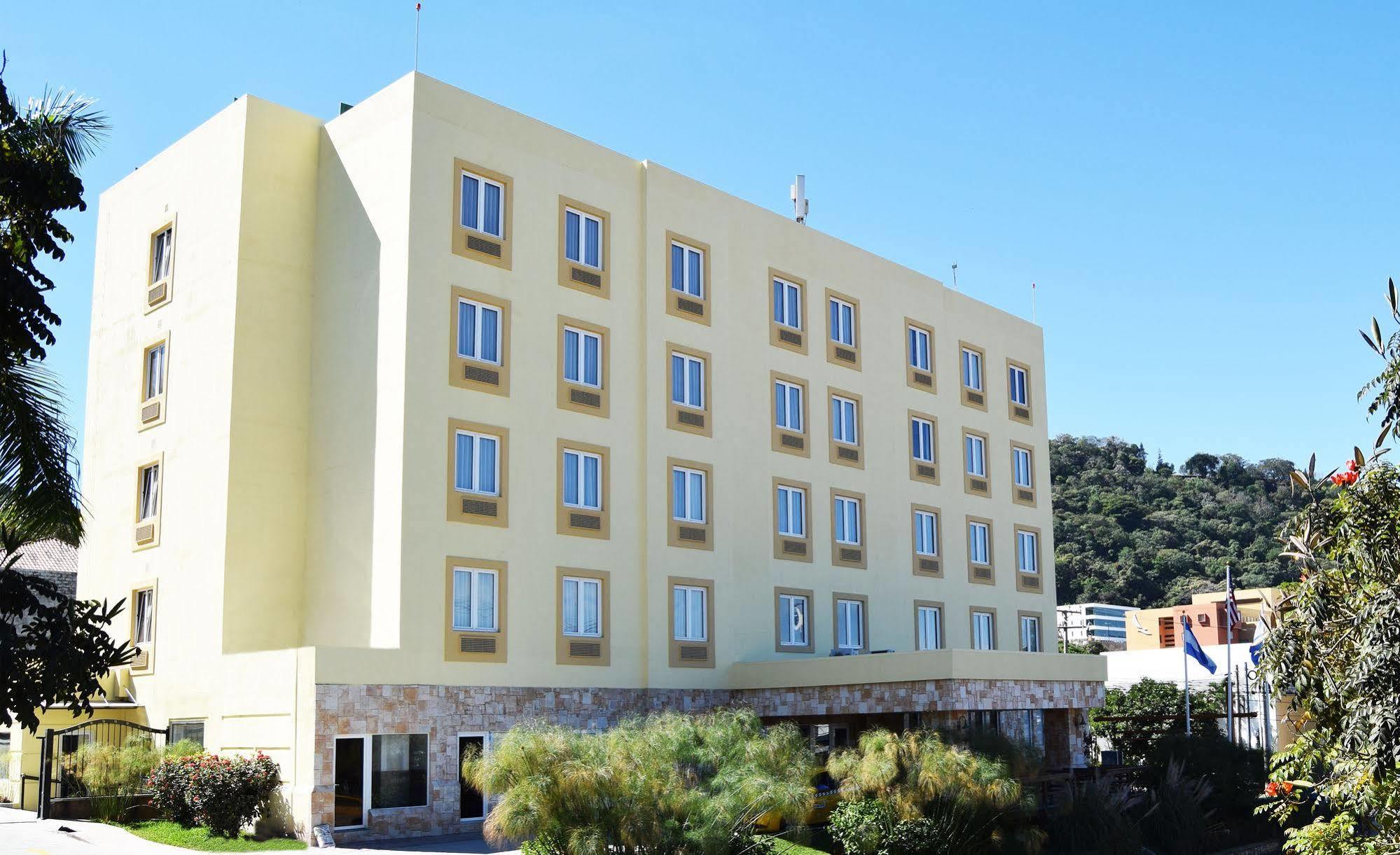 Beverly Hills: Hotel And Business Nuevo Cuscatlan Екстериор снимка