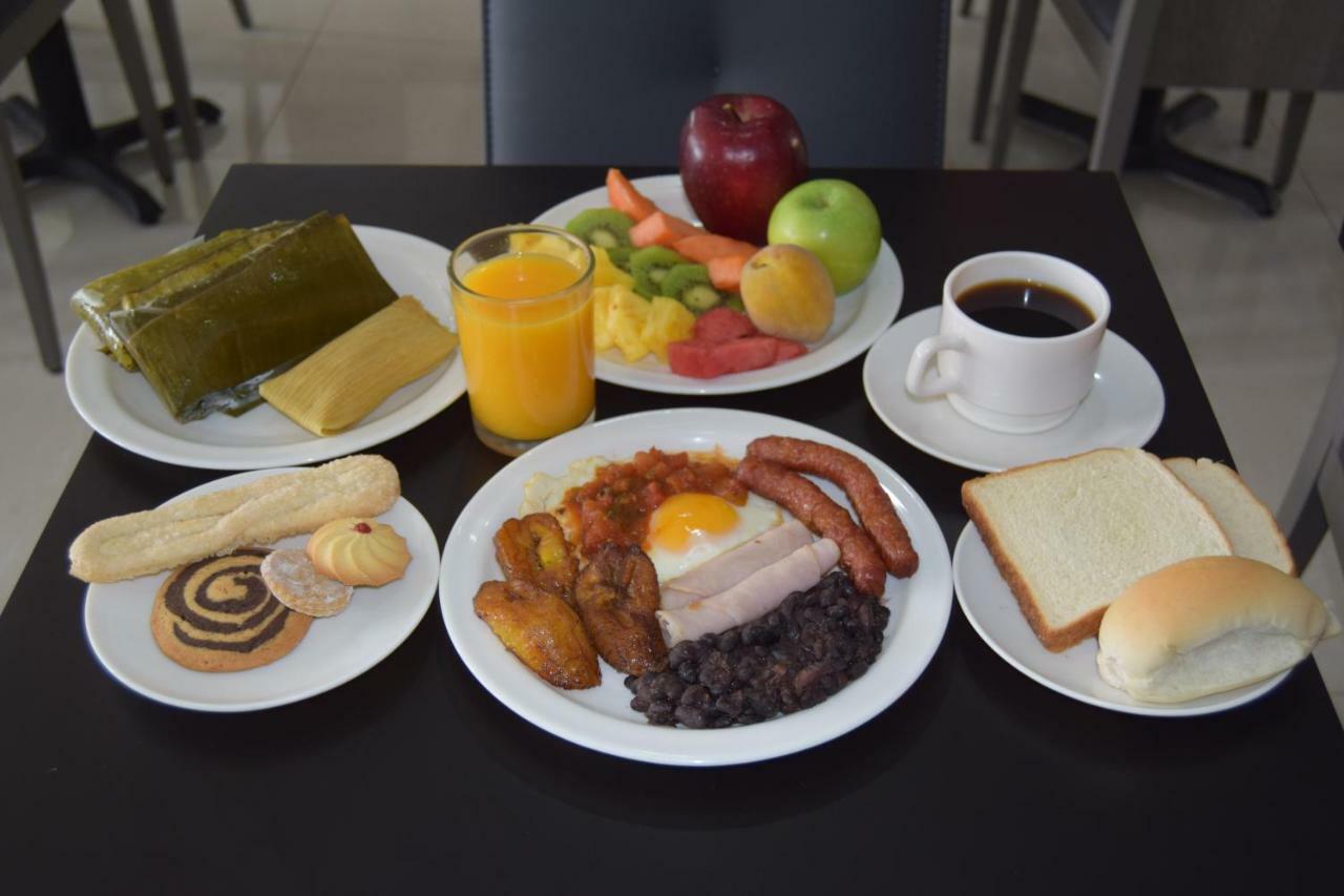 Beverly Hills: Hotel And Business Nuevo Cuscatlan Екстериор снимка